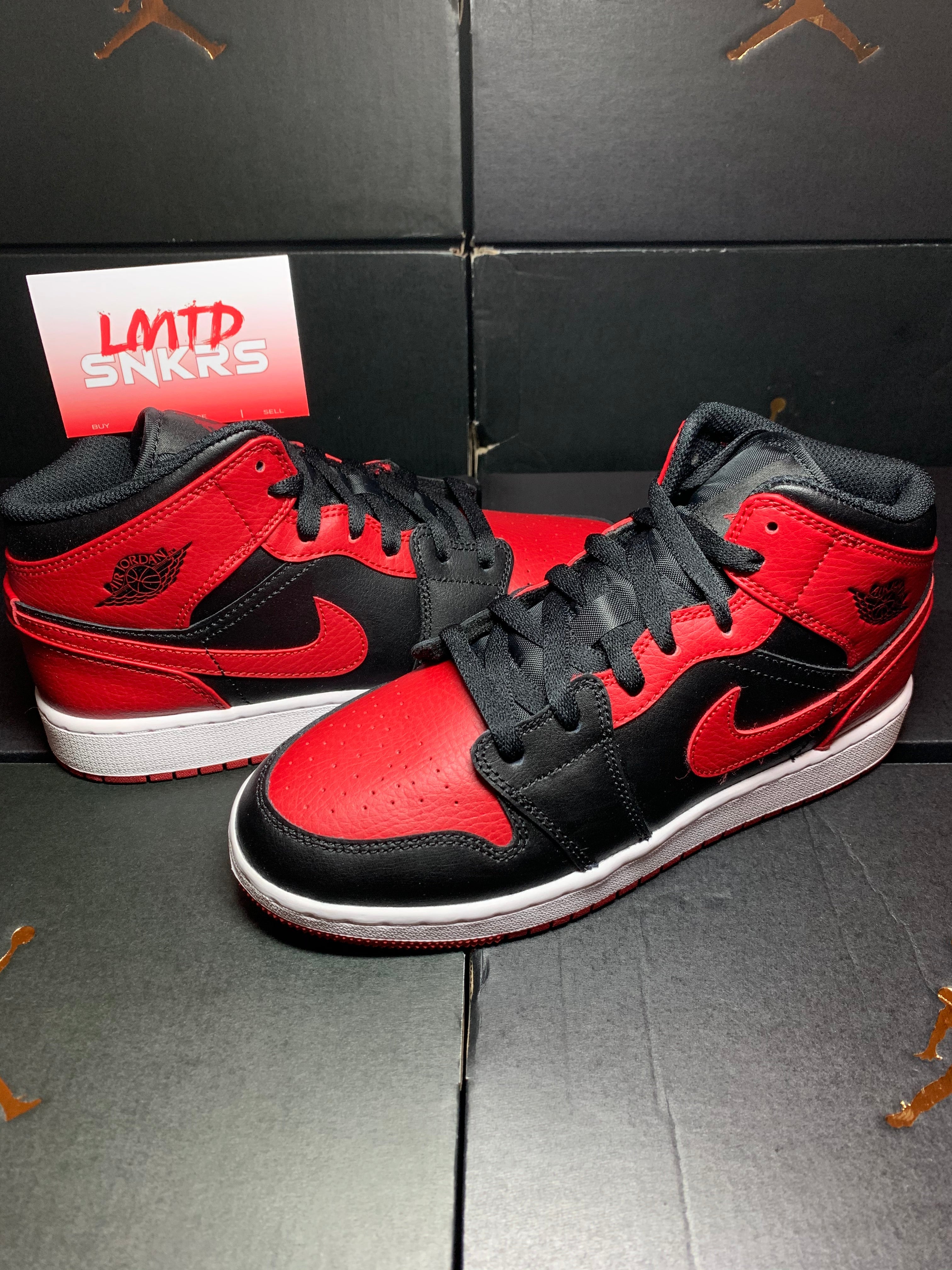 Jordan 1 Mid ‘Banned 2020’