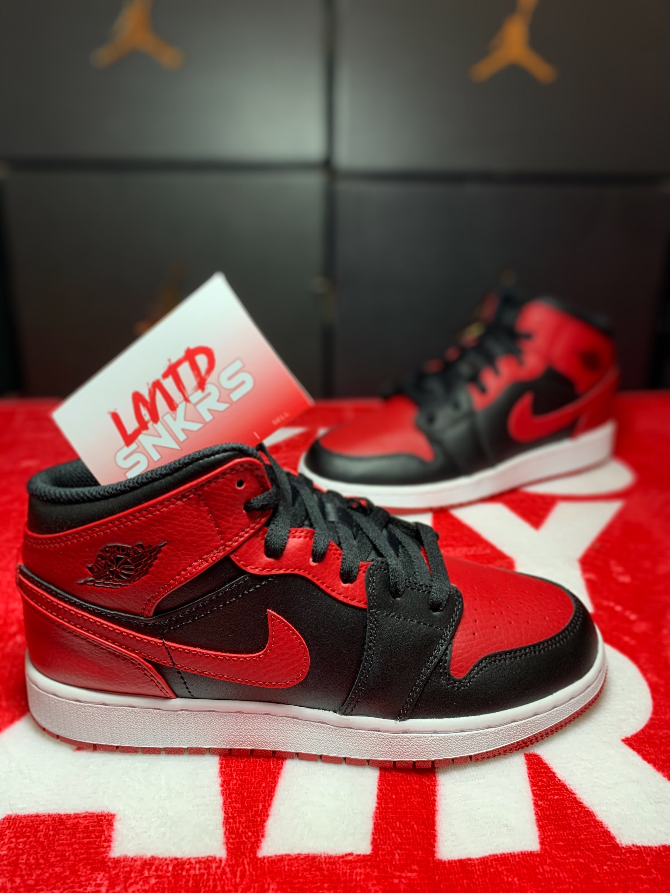 Jordan 1 Mid ‘Banned 2020’