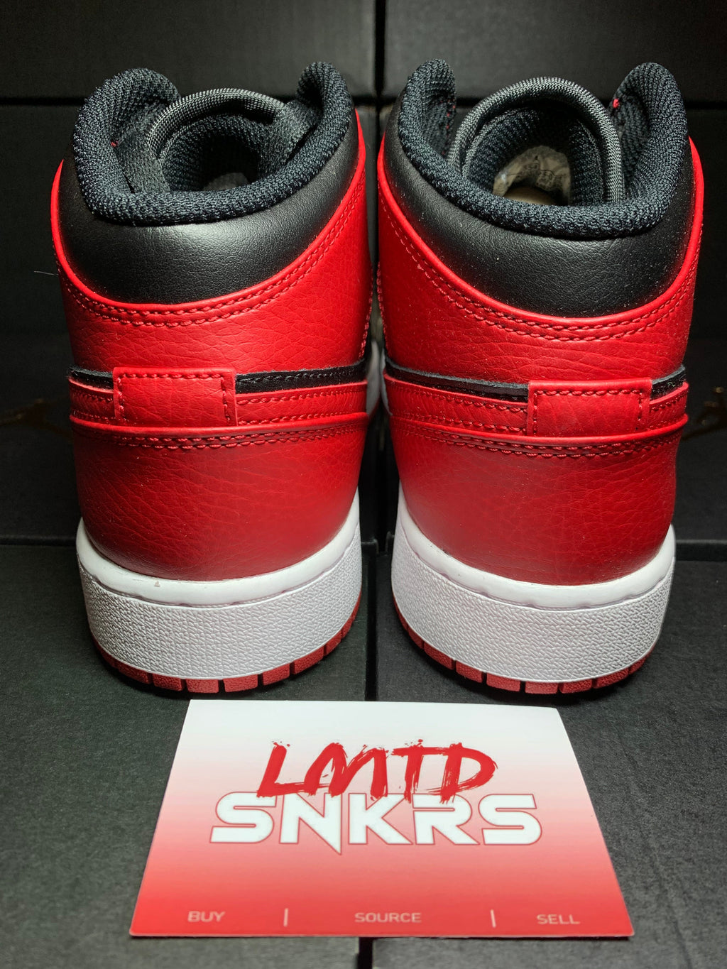Jordan 1 Mid ‘Banned 2020’