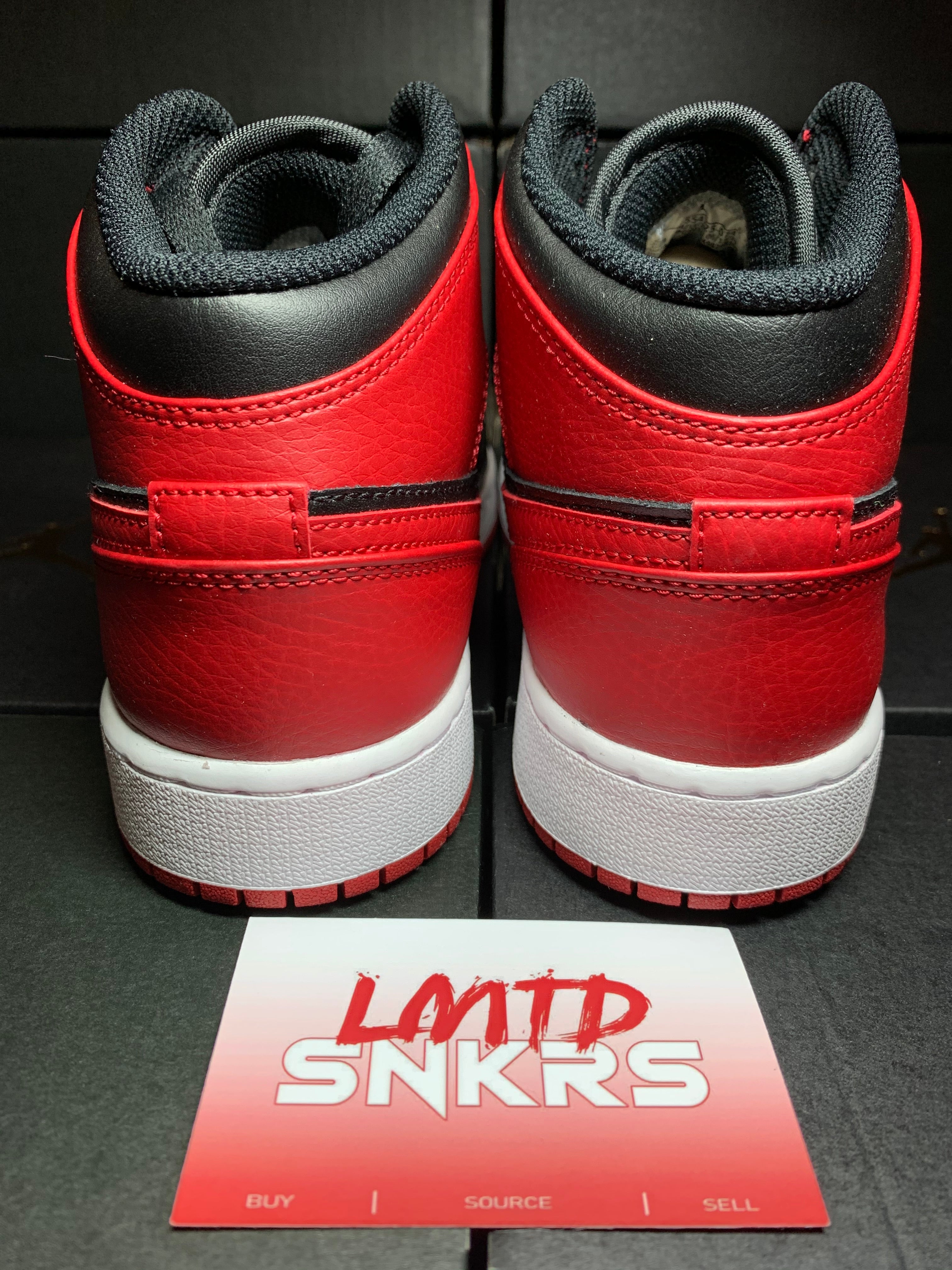 Jordan 1 Mid ‘Banned 2020’