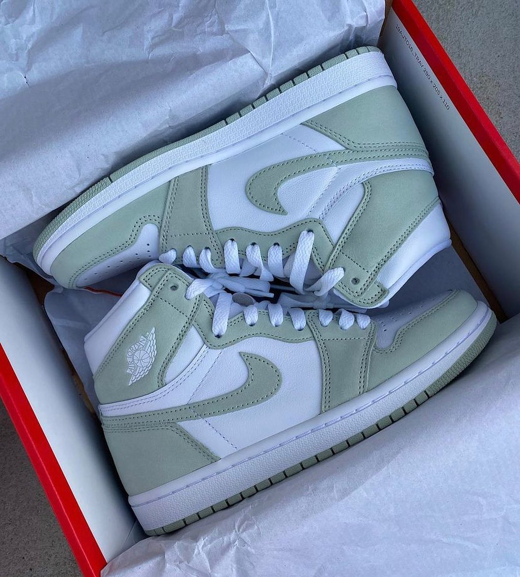 Air Jordan 1 Retro High OG 'Seafoam' (W)
