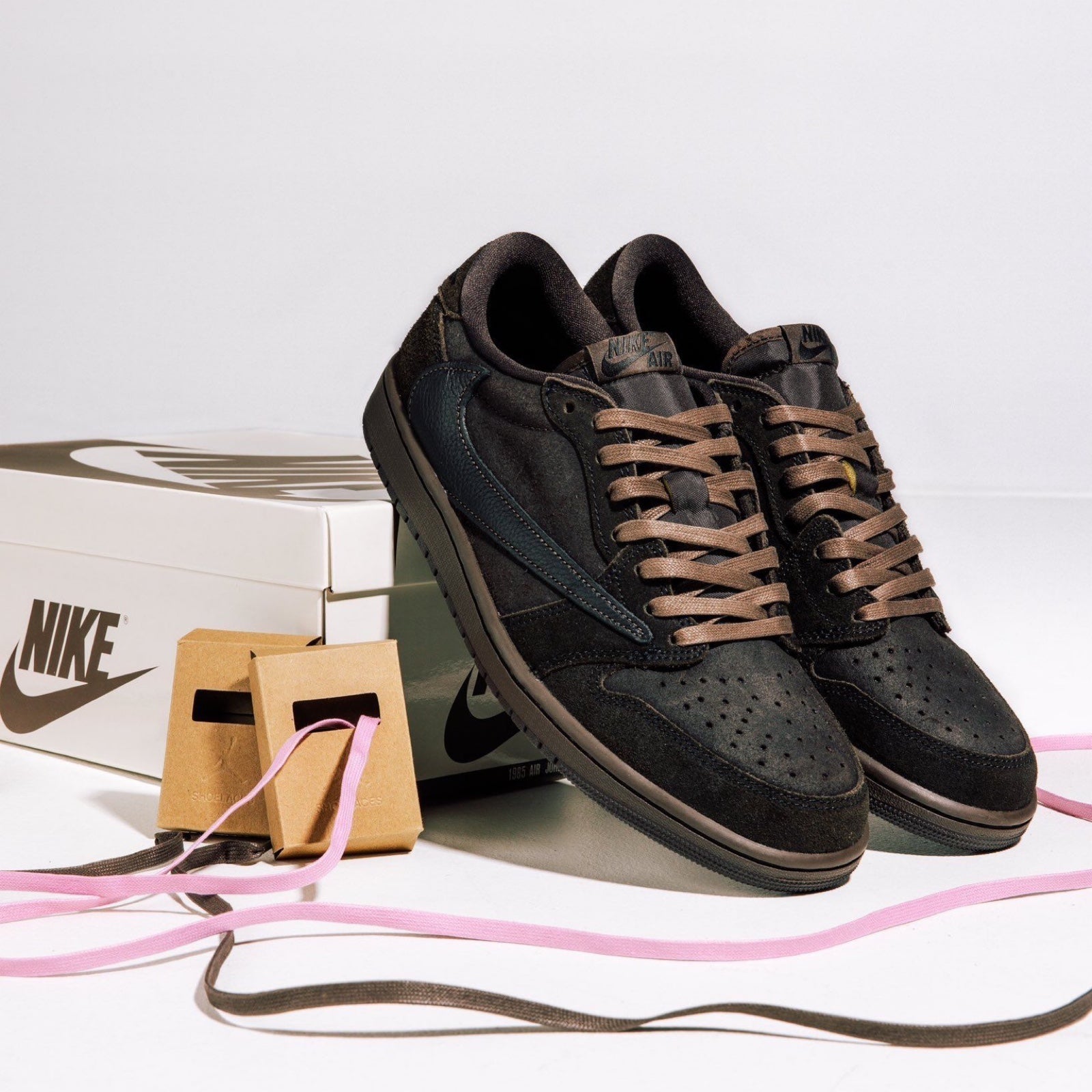 Air Jordan 1 Retro Low OG SP Travis Scott 'Velvet Brown'