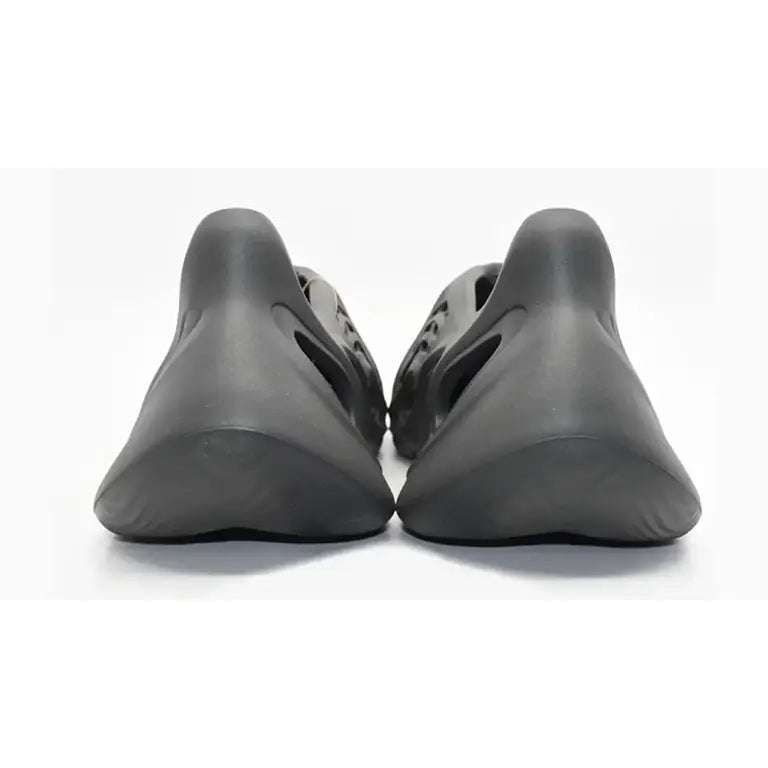 Yeezy Foam Runner 'Carbon'